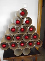 árvore de natal feita com rolos de papel higiénico Images-1