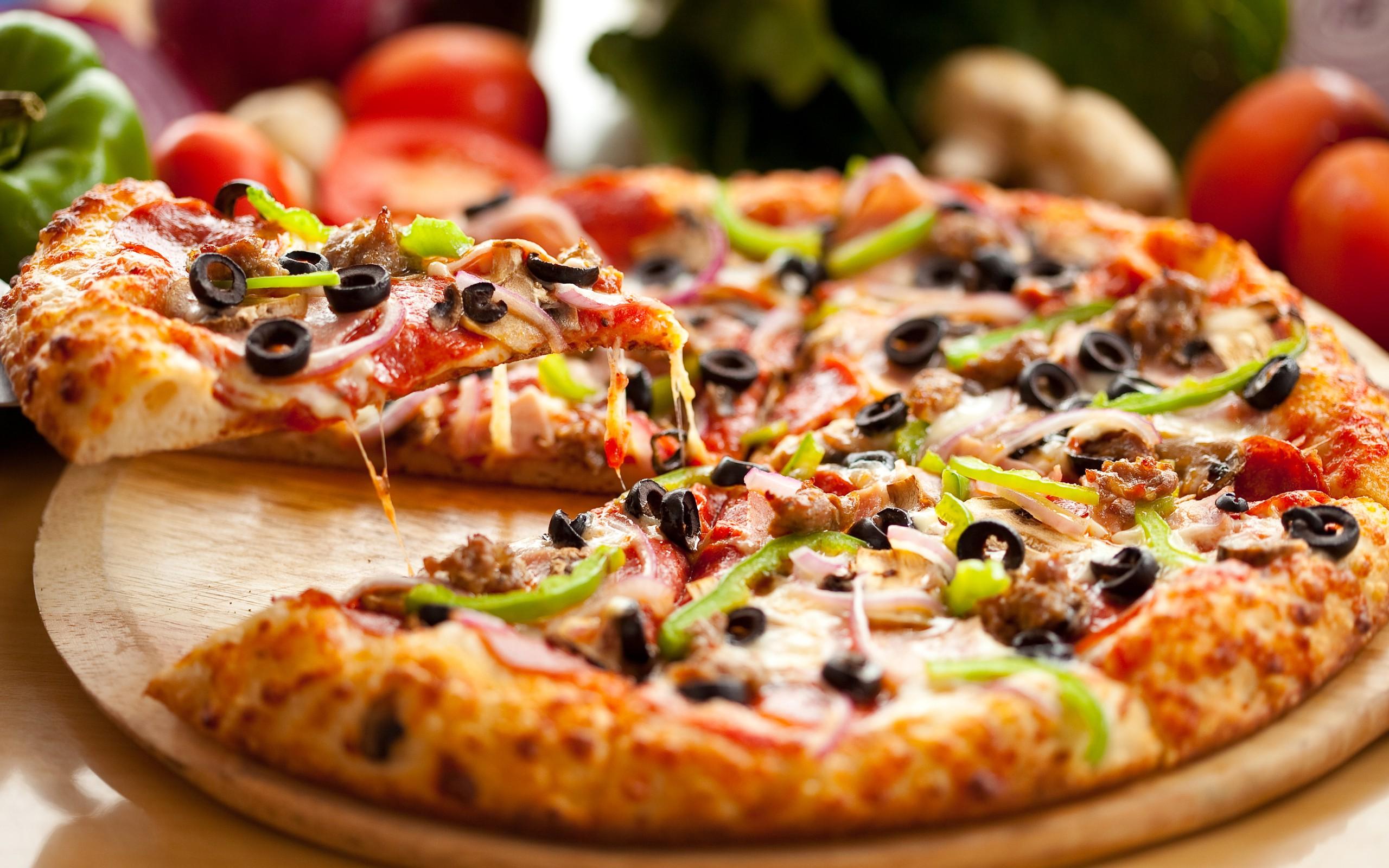 الاكلات اللذيذه من الصديقات ..~ 40825_food_pizza_1477172