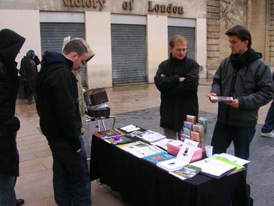 Conseils pour se lancer Table_de_presse