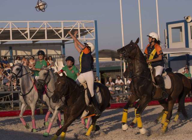 Horseball   |  Baloncesto a caballo Horseball_1