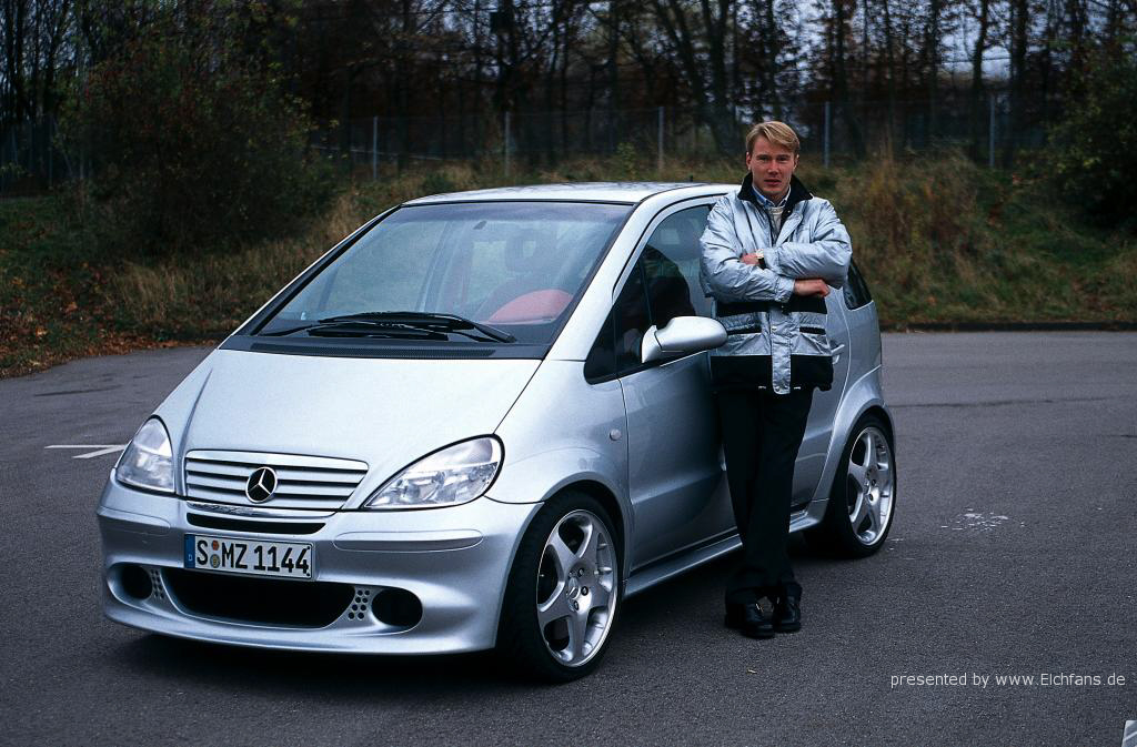 (W168): Nostalgia - Mika Hakkinen apresentando o A32 AMG A38_00_mod