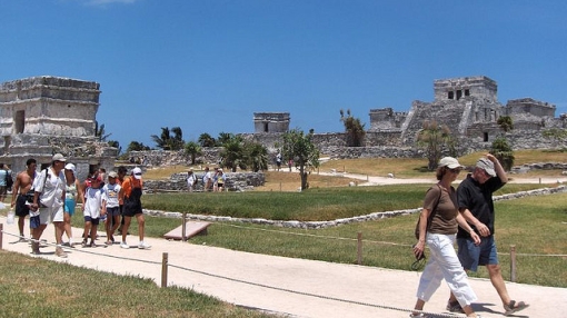 A MEDIDA QUE AVANZA 2012, LAS RUINAS MAYAS SON CADA VEZ MAS VISITADAS POR UNA AVALANCHA DE GENTE DE TODO EL MUNDO 471206