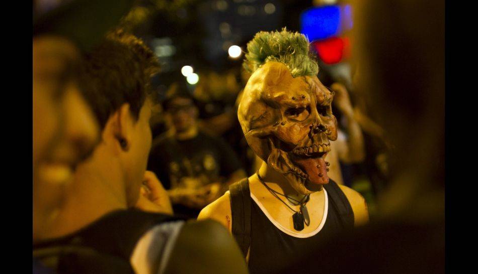 Con motivo del Día de Muertos, marchan Zombies por calles de México, Brasil y Venezuela - Página 3 532051