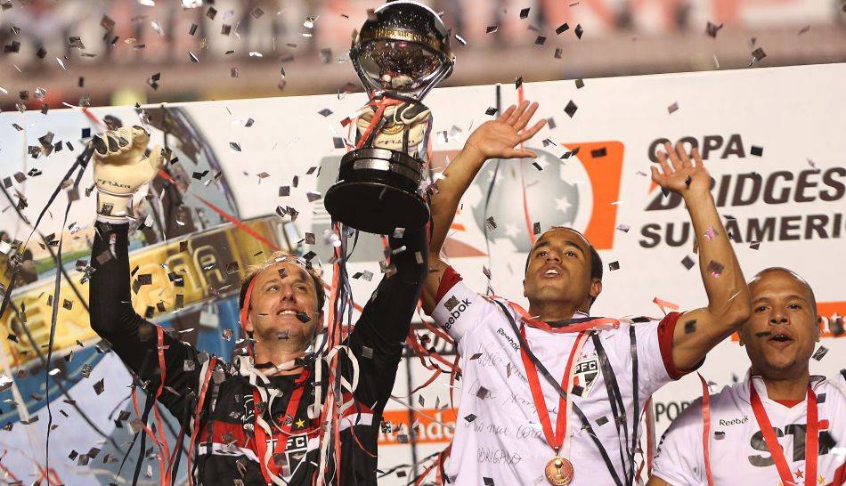 FOTOS: bronca, polémica, goles y el festejo de Sao Paulo campeón de la Copa Sudamericana 547078