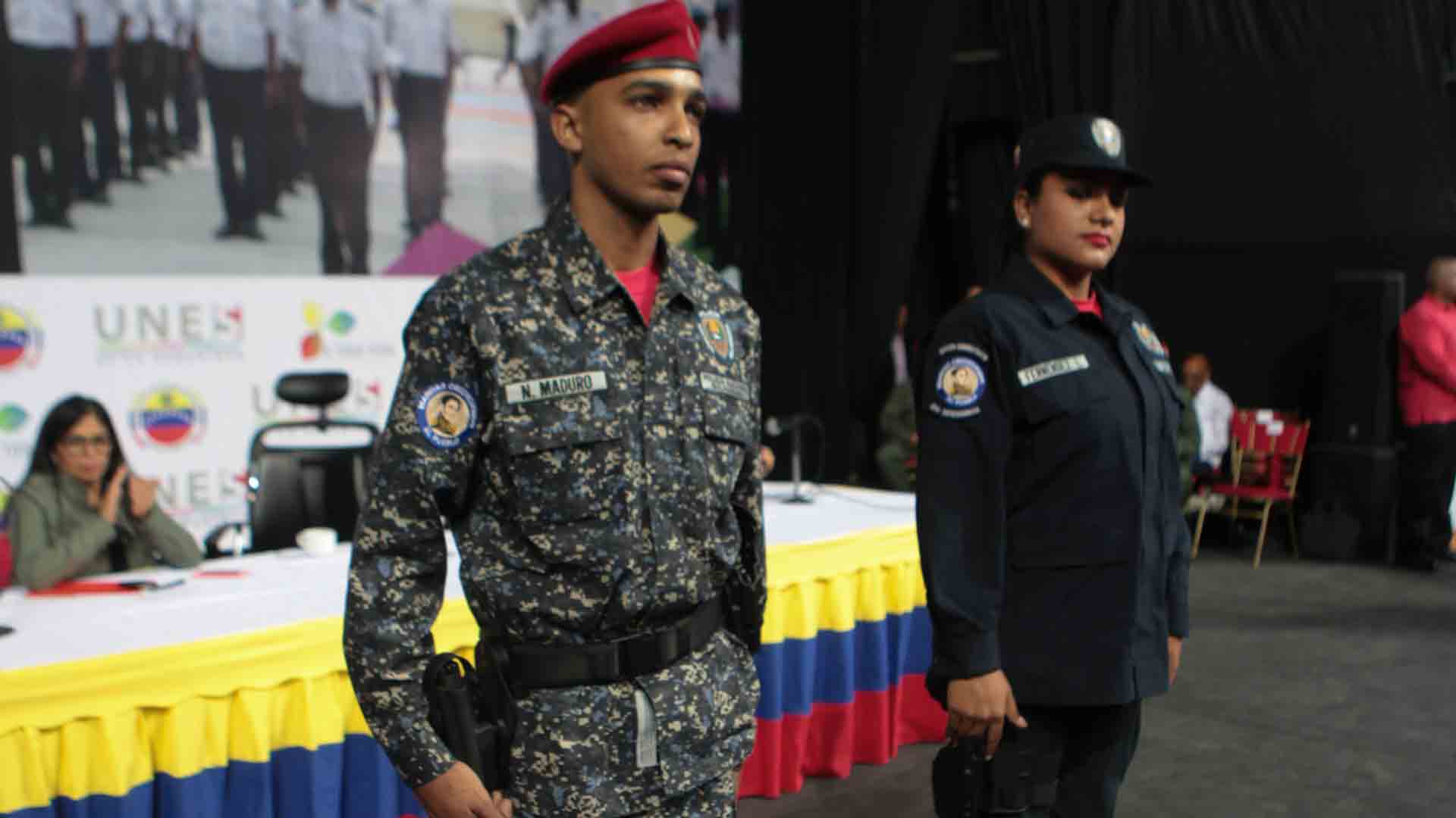 POLICIAS, ORGANISMOS PUBLICOS - Página 2 Unforme