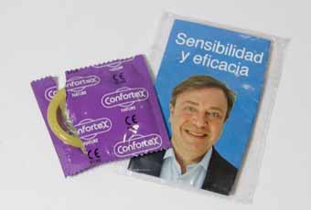 Partido Popular: “sensibilidad y eficacia”. Condones para una campaña eficaz Partido-popular-getafe-reparte-condones