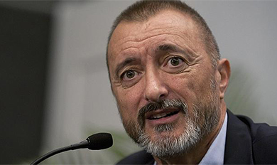 Carta a Pérez-Reverte: Para vender libros no todo vale Arturo-Perez-Reverte