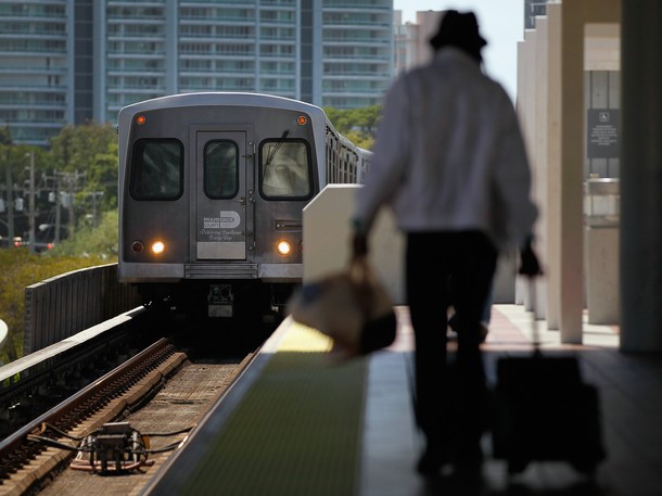 Inauguran línea de metro que conecta el aeropuerto de Miami con la ciudad Metrorail