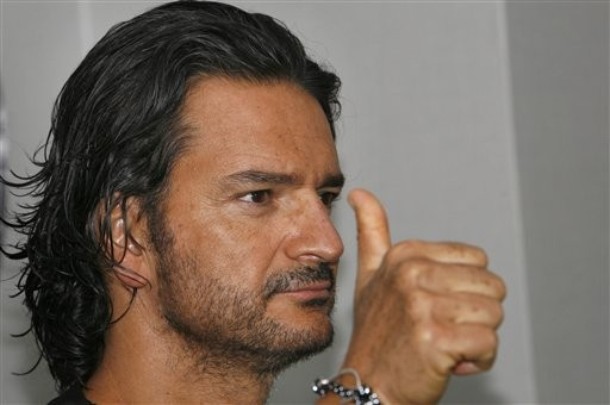 Ricardo Arjona dice fue vetado por Televisa, y protagoniza guerra en Internet Ricardo-Arjona