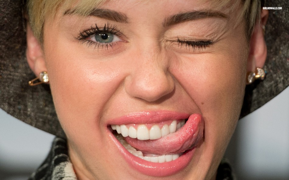 ¡Facebook mata a Miley Cyrus! Miley_Cyrus-3-e1387536835407