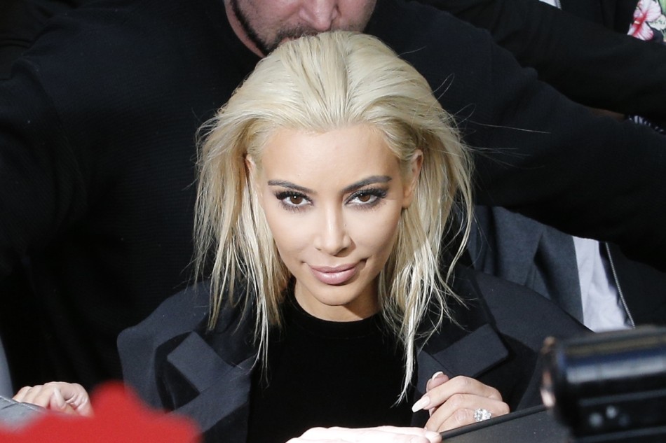 Kim Kardashian ahora es rubia platinada Kim-Kardashian2-e1425984057371