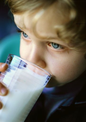 الغذاء قبل الدواء - 10 أسباب لتناول الحليب ومشتقاته  W020080403552798948157
