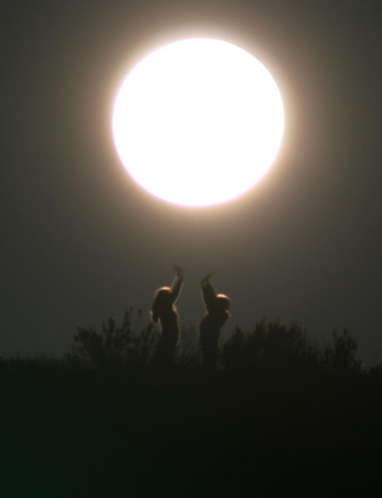 What is a supermoon? Supermoon_kids_Rebecca_Lacey_Cambridge_Idaho-e1340887676683