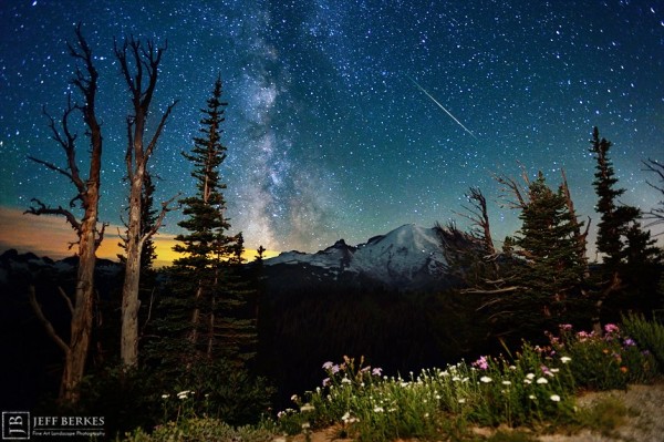 2015 a great year for the Perseids! Meteor-perseid-Mount-Rainier-Jeff-Berkes-Photography-e1426540420774