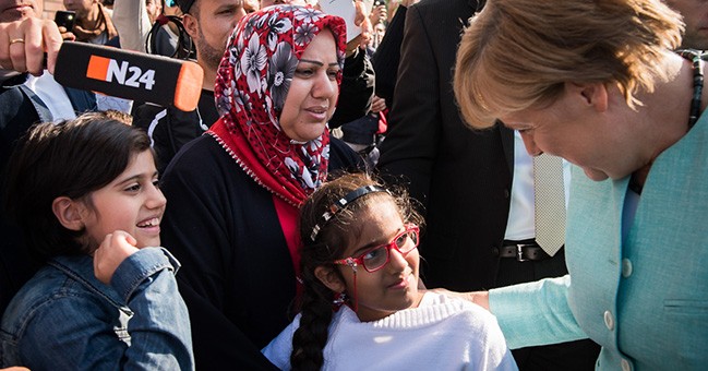 متابعة ازمة تركيا و اوروبا - صفحة 3 Merkel-sel1