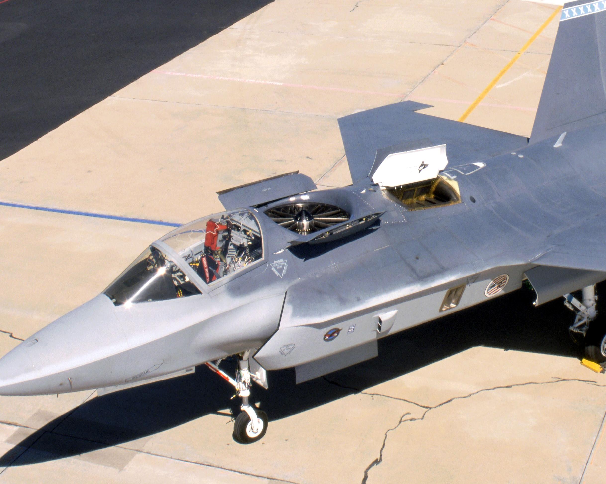 Cronología y evolución del programa Joint Strike Fighter.  X-35b__1__115