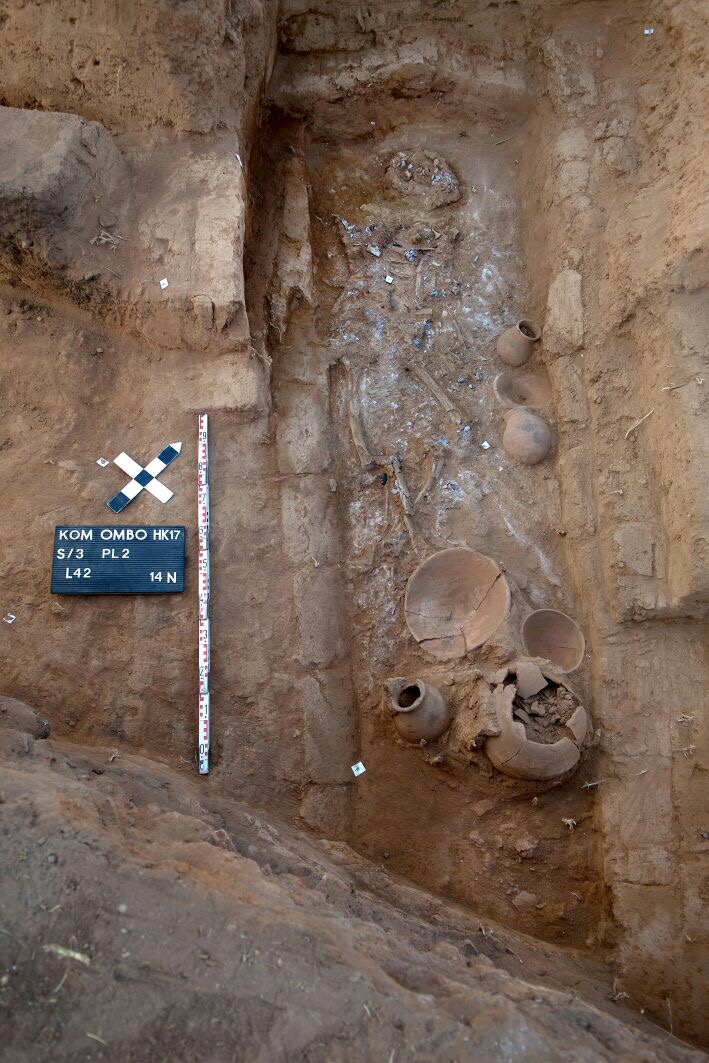 New discoveries in Aswan including child burials, small Arte 2017-636488458223862363-386
