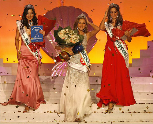 Miss International 2006: Daniela di Giacomo of Venezuela 200611130013_01