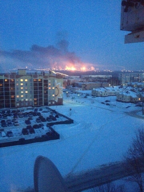 How strange Russias largest oil refinery just burst into flames.... Img-20140303203504-781