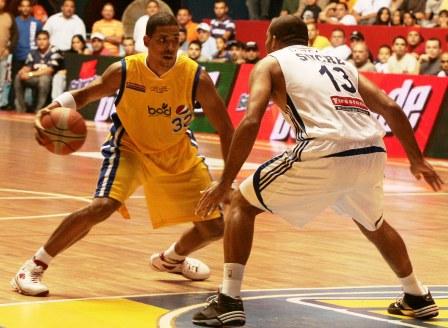 La temporada del 2011 de la LPB inicia el 25 de febrero Francisco-Centeno-Gaiteros-vs-Marinos-WR