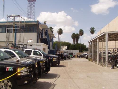 Arrojan explosivo a la policía municipal de Nuevo Laredo ESTALLIDO%20POLICIA%20005