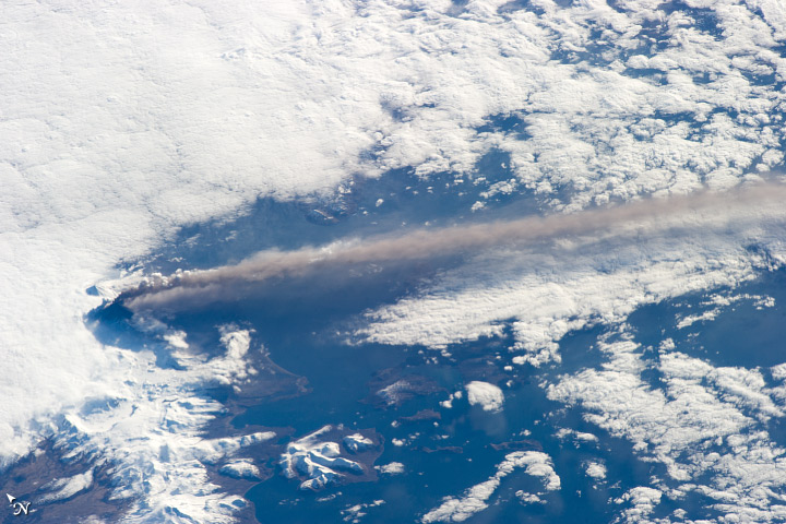 Seguimiento de volcanes de Alaska: Cleveland, Pavlof ISS036-E-002464