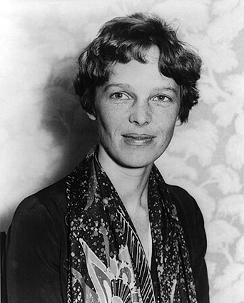 DESVELADO EL MISTERIO DEL TRIANGULO DE LAS BERMUDAS - Página 2 Aviator-amelia-earhart-portrait-1928-photo-print-3