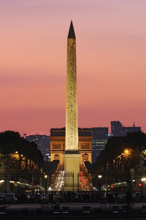 Desfallece el obelisco del faraón 1395088044_371051_1395088223_noticia_grande