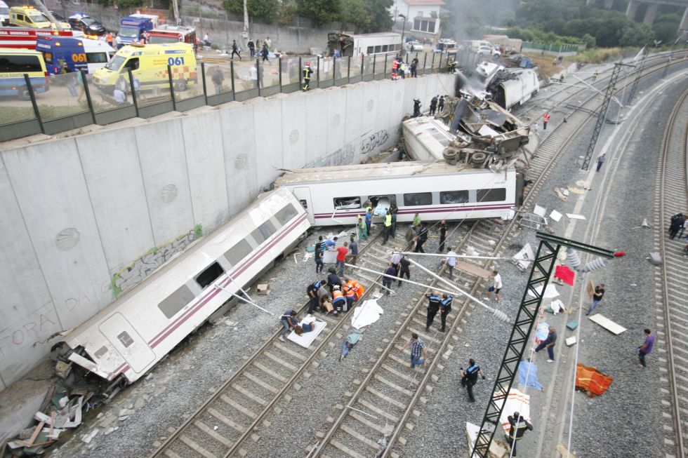 ACCIDENTE FERROVIARIO EN ESPAÑA 1374695943_634251_1374696074_album_normal