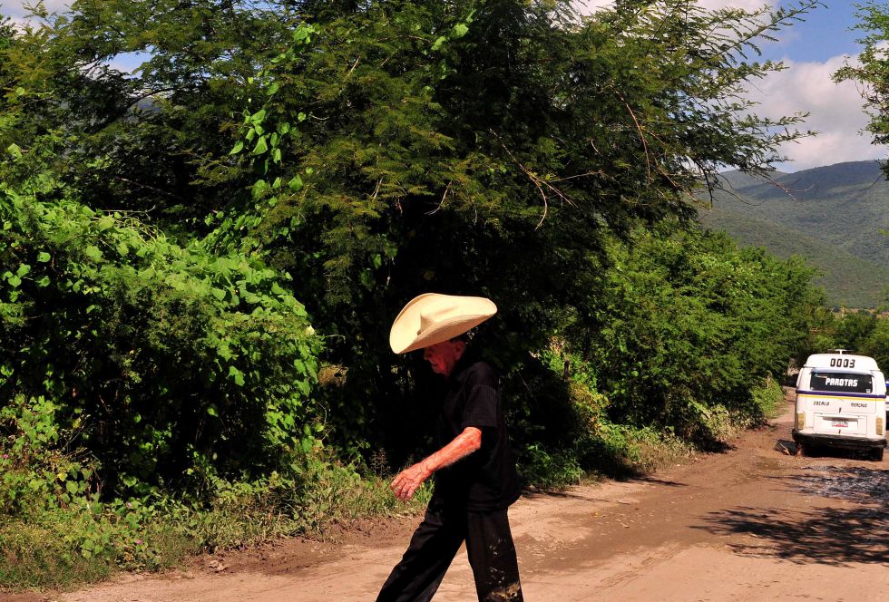 FOTOGALERIA >> El camino a la fosa de Iguala ( elpais.com ) 1412624717_083802_1412624834_album_normal