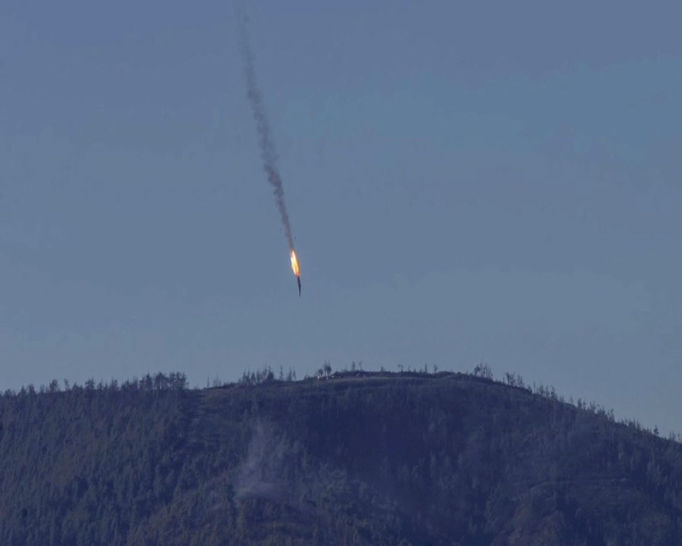 FOTOGALERIA:  Derribo de un avión ruso por cazas turcos en la frontera siria 1448362029_032184_1448362075_album_normal