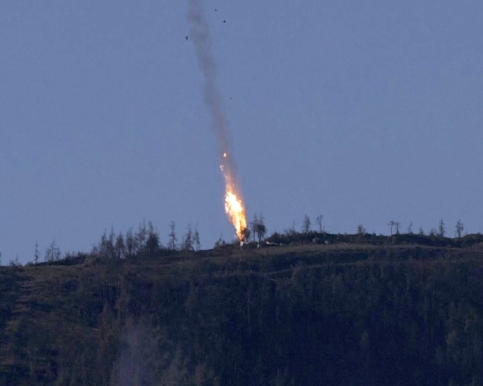 FOTOGALERIA:  Derribo de un avión ruso por cazas turcos en la frontera siria 1448362029_032184_1448362077_album_normal