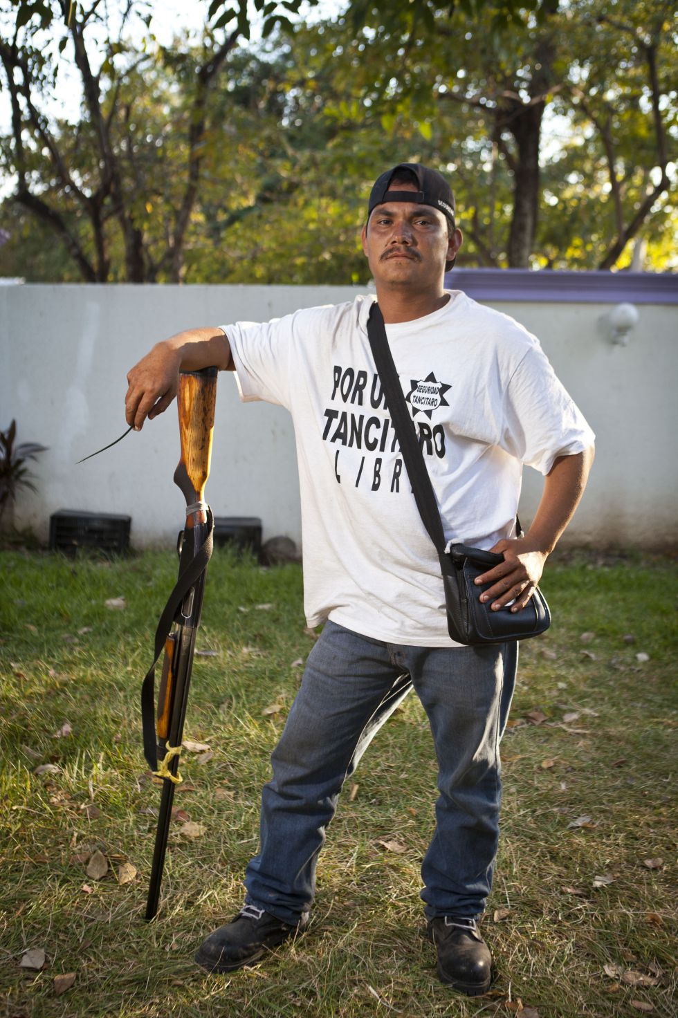 "Papa Pitufo" Policia Rural Michoacan... mas quejas de los ciudadanos 1389987585_455506_1389990270_sumario_grande