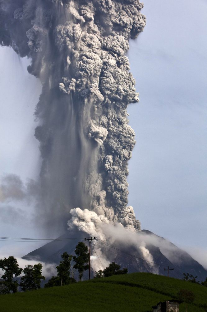 Espectaculares imágenes tras la erupción de dos volcanes en Indonesia 1384873946_101341_1384876915_album_normal