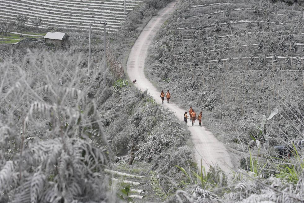 Espectaculares imágenes tras la erupción de dos volcanes en Indonesia 1384873946_101341_1384877075_album_normal