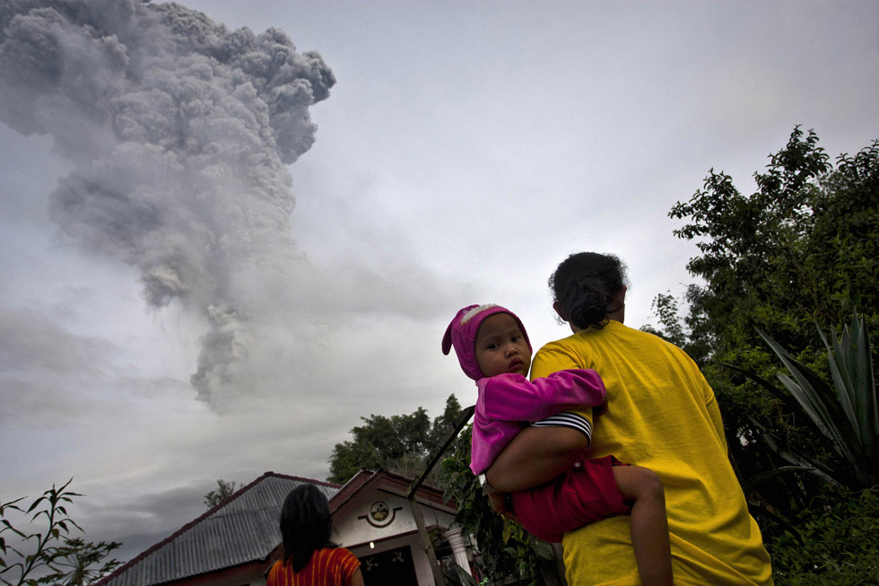 Espectaculares imágenes tras la erupción de dos volcanes en Indonesia 1384873946_101341_1384878774_album_normal