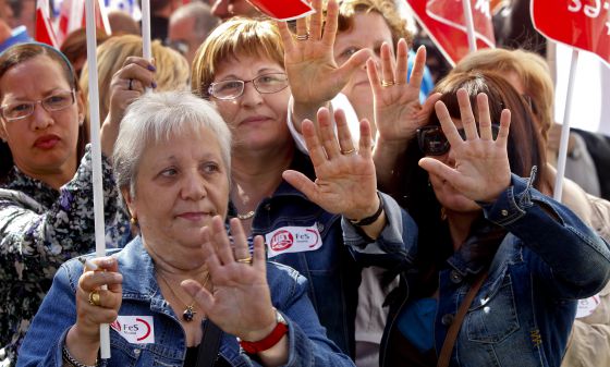 (04)-Noticias 22-05-2012/Unos 200 trabajadores de Metro protestan contra los recortes 1337682466_338557_1337689192_noticia_normal