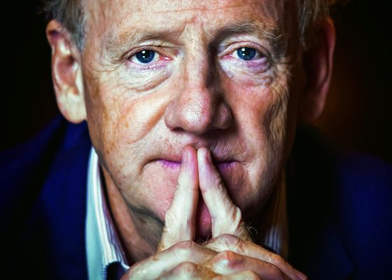 John Ralston Saul: “No hay razón para salvar a los bancos” 1359975187_178411_1359976232_noticia_normal