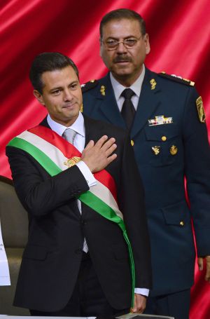 Peña Nieto, entre las reformas y las inercias de México, el país sigue acosado por el crimen y la ec 1385787588_689042_1385787712_noticia_normal