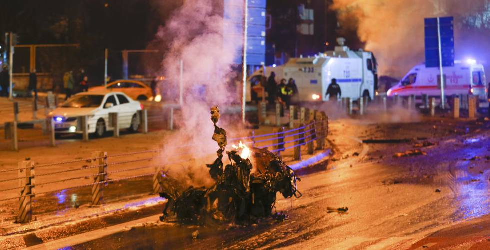 Una explosión causa cerca de 20 heridos junto a un estadio de fútbol de Estambul 1481400068_601001_1481400652_noticia_normal