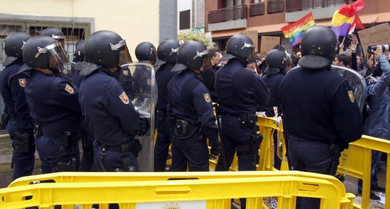 Cuatro detenidos y dos heridos en la visita de Wert a Tenerife 1390665245_384074_1390665400_noticia_normal