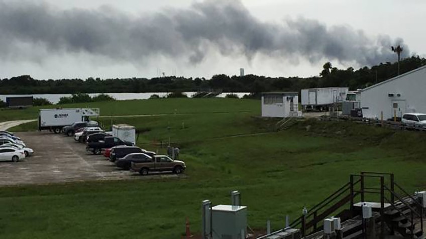 Un cohete de SpaceX explota en Cabo Cañaveral antes de despegar 1472738530_605291_1472755564_noticia_fotograma