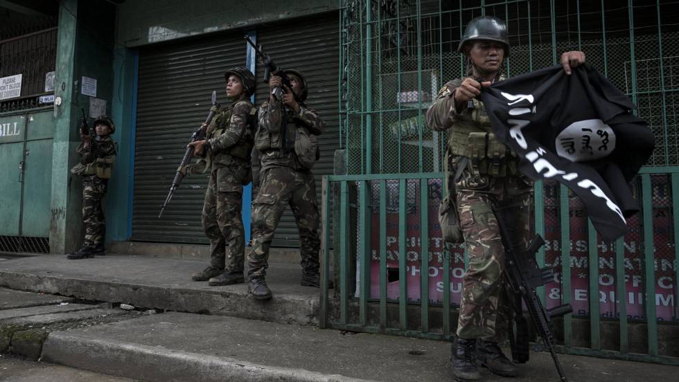 Filipinas declara la ley marcial por la toma de la ciudad de Marawi por terroristas 1496039367_077629_1496067250_noticia_fotograma