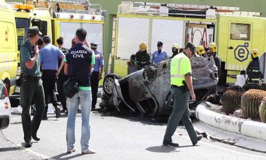 Un hombre mata a su hijo y se estrella con él en su coche a la vista de su mujer 1341848190_297514_1341849472_f