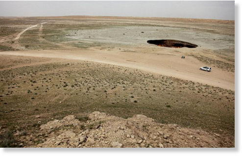 GRANDE AGUJEROS (CRATERS) SE ABREN INCEXPLICADAMENTE EN DIFERENTES PARTES DEL MUNDO - Página 19 Agujero_en_desierto_de_Karakum