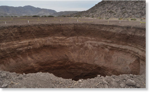 GRANDE AGUJEROS (CRATERS) SE ABREN INCEXPLICADAMENTE EN DIFERENTES PARTES DEL MUNDO - Página 19 Derrumbe_geol_gico