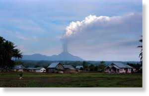 Seguimiento de volcanes de Indonesia: Soputan, Lokon, Marapi, Karangetang,  Papandayan,  Tambora, Krakatoa, Gamalama, Sirung, Bromo,  - Página 2 Volc_n_Soputan