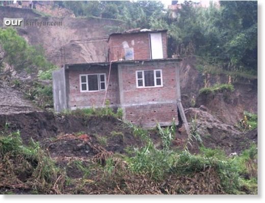 En Nepal, un deslizamiento de tierra arrastra un edificio Deslizamiento_de_tierra2