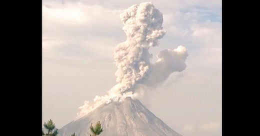 Le volcan de Colima émet quatre exhalaisons  Volc_Colima_suma_1984868