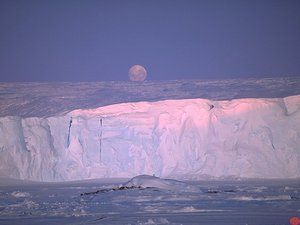  URGENTE!!!! Estudio sobre la próxima #Glaciación# N°2 - Página 3 Moonrise_over_a_glacier
